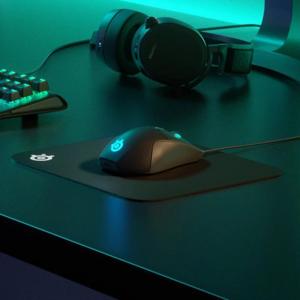 Qck Gaming Mouse Pad - Large Cloth - Optimized for Gaming Sensors